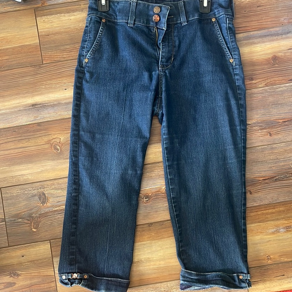 NYDJ size 6 lift and tech technology denim capris